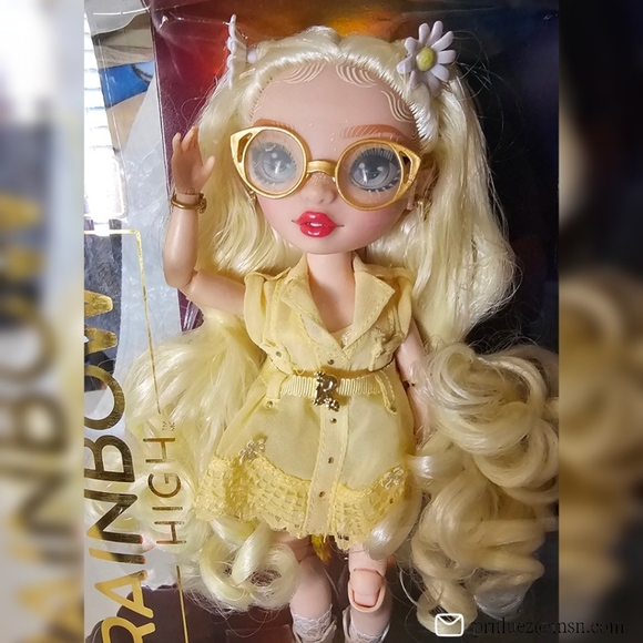 Rainbow High Delilah Fields Fashion Doll - Picture 2 of 9